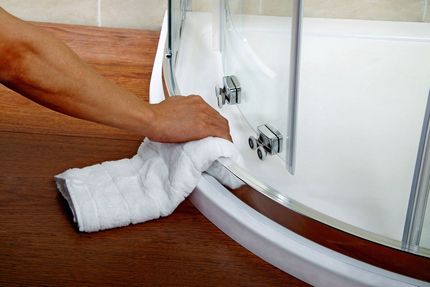 Чем и как мыть душевую кабину: обзор моющих средств