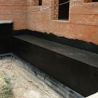 Гидроизоляция стен фундамента дома: на видео рулонная, жидкая, оклеечная и обмазочная, горизонтальная и вертикальная гидроизоляция