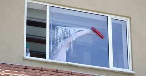 Как мыть окна магнитной щеткой
