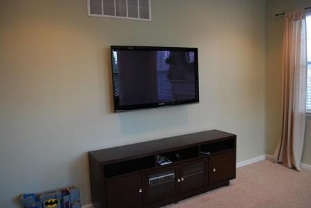 Как повесить телевизор на стену: подвес для гипсокартона, как закрепить кронштейн, кирпичная стена и установка