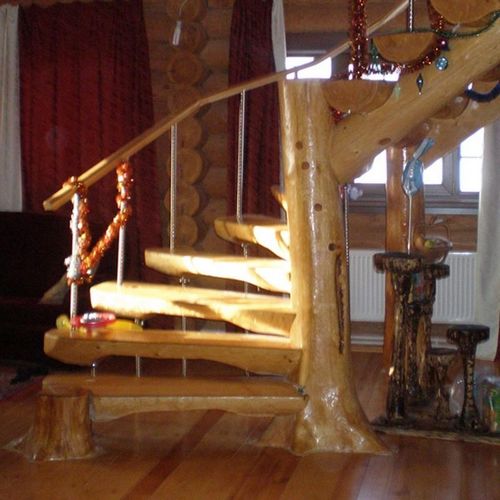Лестницы из бревен: своими руками фото, дома второй этаж, оцилиндрованные бревенчатые полу бревна, видео