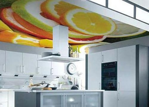 Натяжные потолки для кухни с рисунком - преимущества и особенности