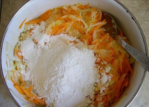 Оладьи из кабачков и моркови: рецепт с луком и чесноком, сладкие оладушки с сыром