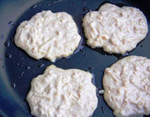 Оладьи на кефире с сыром: сырные в духовке, плавленых с яйцом рецепт, сырники на сковороде, тертое облачко
