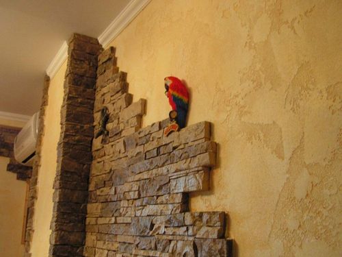 Отделка стен декоративным камнем – особенности материала и монтаж