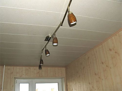 Потолок из панелей пвх в спальне