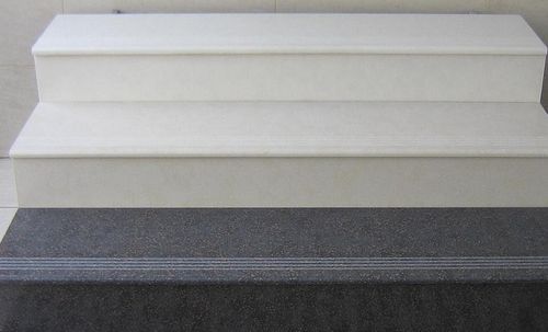Ступени для лестниц из керамогранита: гранитные фото в доме, облицовка и отделка капиносом 1200 мм и монтаж
