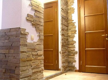 Декоративный камень в интерьере прихожей фото: ремонт внутренней отделки коридора, обои на стене, квартиры интерьер