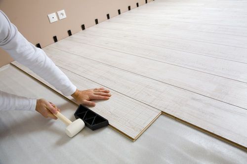 Как положить ламинат на бетонный пол