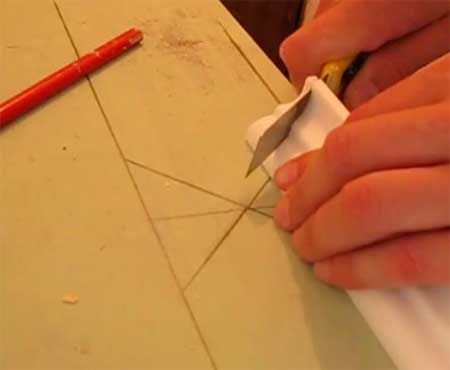 Как резать углы потолочного плинтуса: правильно отрезать своими руками. видео- инструкция, фото