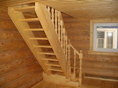 Монтаж деревянной лестницы: как закрепить на стене столб, установка и ремонт, второй этаж в доме, видео