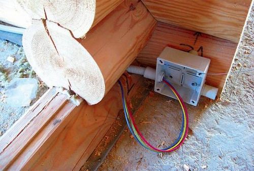 Монтаж электропроводки в деревянном доме своими руками