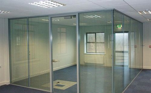 Офисные перегородки из алюминиевого профиля со стеклом