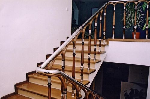 Ограждения для лестниц: в доме площадка, стремянки стеклянные, стекла для ступеней, защитные как сделать