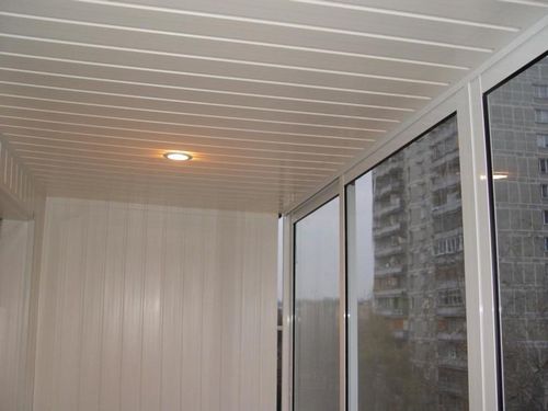 Отделка потолка пластиковыми панелями: стены своими руками, видео, внутренний декор ПВХ, фото и дизайн
