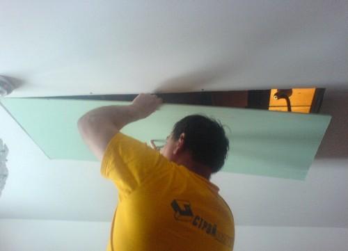 Ремонт гипсокартонного потолка: заделываем пробоины и трещины