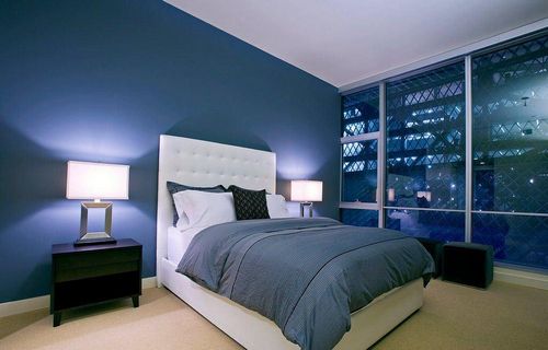 Синяя спальня: тона и цвета, фото и дизайн, серый интерьер, стильные стены, бела и темная, видео