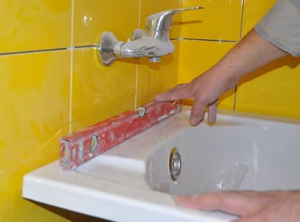 Установка ванны на кирпичи: пошаговое руководство по монтажу
